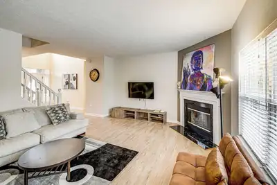 Image de 2 Mi to Arts & Design District: Retreat w/ Yard