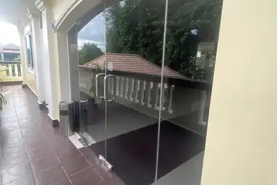 Image de Spacieuses Chambres climatisées dans magnifique villa avec piscine d'eau salée