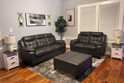 Image de Bold Luxury 2br • Family Haven Close to Everything