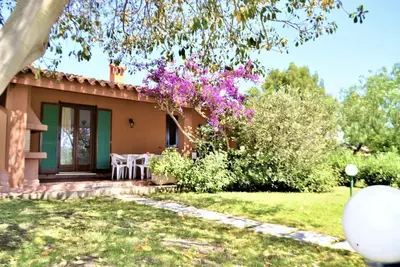 Image de <b></b>Located on the southeastern coast of Sardinia, 20 km from Villasimius, <b>Villa Venere</b> is situated approximately 2 km from the center of Costa Rei. Surrounded by a spacious and well-kept private garden of about 200 sqm, this charming villa is