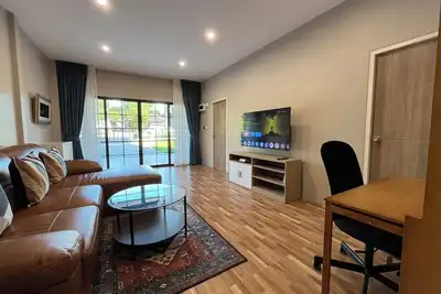 Image de Villa privée de 2 chambres près de la cascade à Khao Lak avec terrasse et grand jacuzzi à bulles