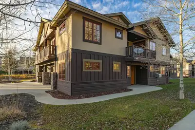 Image de Ballymccall - Downtown Greystone by lake with air conditioning