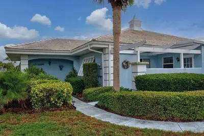 Image de 2-bedroom condo in soothing Venice with cool Ac breeze