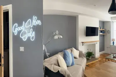 Image de Fresh & Modern Apartment in Leek. Your Stylish Staffordshire Escape Awaits.