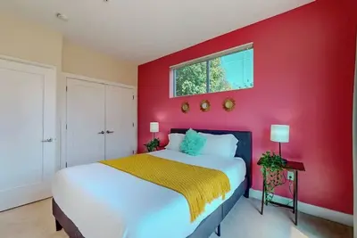 Image de Cozy Modern Home  Free Parking