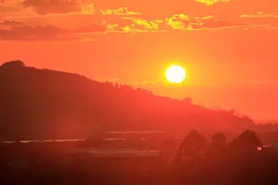 Image de House in the middle of nature between waterfalls and the sea.