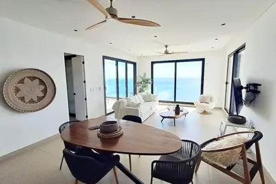 Image de In the Blue Sky - Spectacular view home