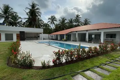 Image de Spacious house in Jequiá da Praia, riverside.