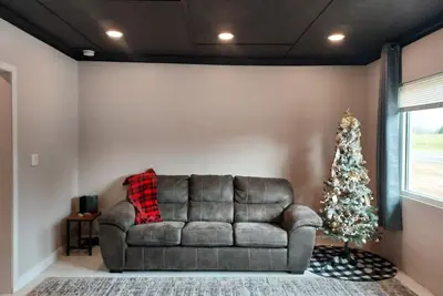 Image de Serene Modern Space on a Pecan Grove near Historic Downtown Abbeville