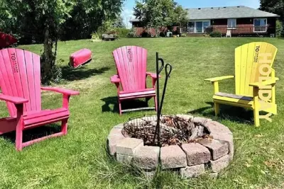 Image de Chemong Lake Waterfront Sunset Cottage – Your Peaceful Place to Relax and Enjoy!