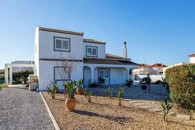 Image de Lovely detached villa with private pool, 5 min by car from Praia Verde 170662/Al