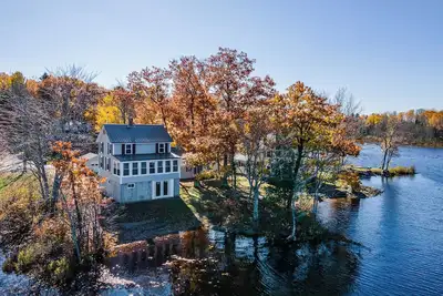 Image de Cozy Rustic LakeHouse with Game Room