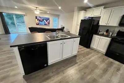 Image de 4/2 Home with Hot Tub near Crystal Mountain, Interlochen Arts Academy, and Tc
