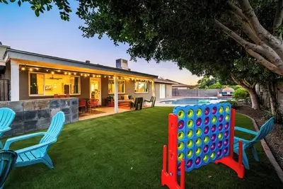 Image de Designer Desert Hideaway - Sleep 16 - Heated Pool - Game Room