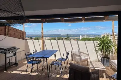Image de Appartement lumineux à Sète, avec terrasse tropézienne et vue sur l’étang
