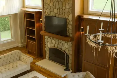 Image de Luxury 7-Bedroom Villa with Pool in Glen Head