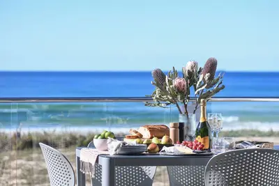 Image de Pacific Dawn on The Beach Two