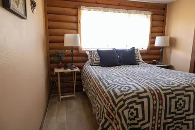Image de Terrific 1-bedroom cabin in Glendo, perfect for a relaxing rustic ranch getaway.
