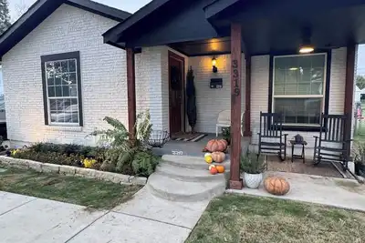 Image de “Modern 3br Home w/ Gorgeous Patio & Fully Fenced Yard”