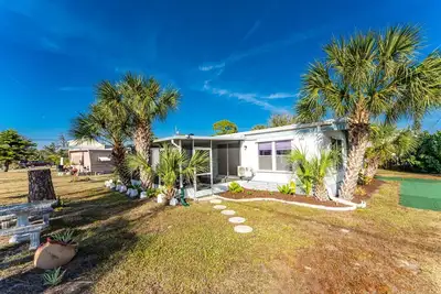 Image de Cozy Coastal Retreat Walk to Lighthouse Grill and Marina