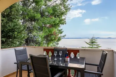 Image de Appartement acceptant les animaux domestiques à Vir avec vue sur la mer