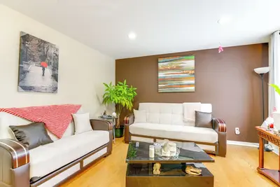 Image de 8 Mi to Detroit Zoo: Game Room, Fire Pit & Grill