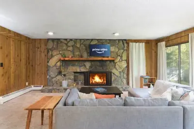 Image de Silver Birch Chalet: Mountain Apt w/ Hot Tub