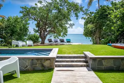 Image de La Villa 19, Villa contemporaine les pieds dans l’eau avec vue lagon