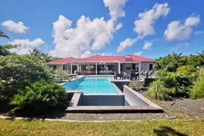 Image de Rubis |Villa d'architecte au cœur de la Vallée d'Or sans vis à vis