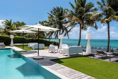 Image de La Plage | Villa de standing avec accès direct au lagon à Saint-François