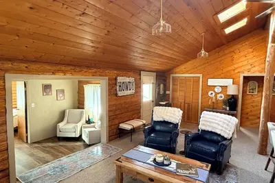 Image de Cozy 3 bedroom modern Cabin directly across from Lake Glendo at Elkhorn Bay