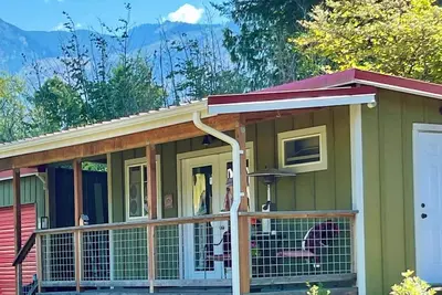 Image de 3 Rivers Farm Guest Cottage. Charming Farm Stay cottage in Deming, Wa,