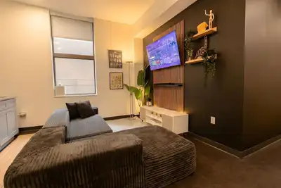 Image de Modern 1b Downtown Retreat | Walk to Market Square