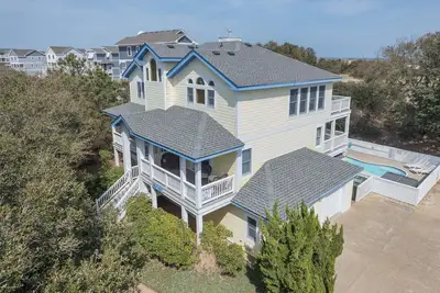 Image de 1825 - Off The Clock: Spacious 6-bedroom oasis in Corolla's Soundside, perfect for families.
