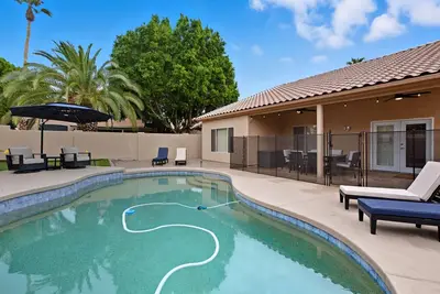 Ahwatukee Adventures Family Home + Pool