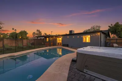 Image de Modern Downtown Chandler 4br • Heated Pool/Spa