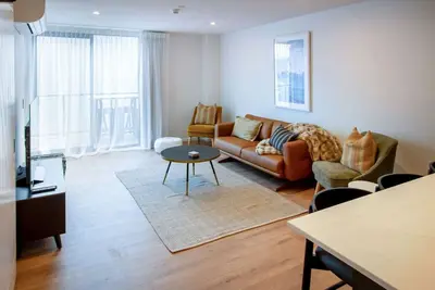 Image de Modern Suite on St Asaph Street with Parking