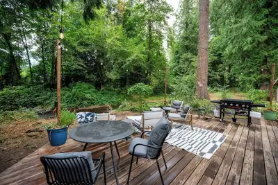 Image de Babbl by the Brook • A Modern Creekside Cabin At the Base of Mt. Hood