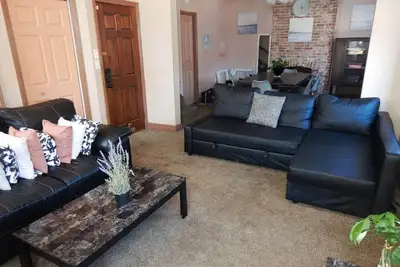 3 Beds, homey, spacious, stadiums, free parking, parks