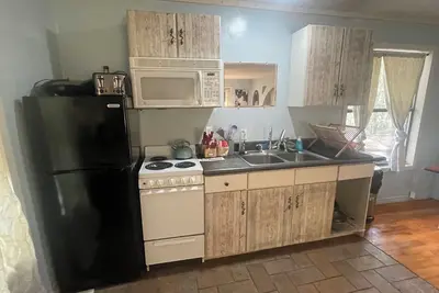 Image de Peaceful 1-bedroom farmhouse with Ac in charming Newberry 2 of 2 Duplex Upstairs