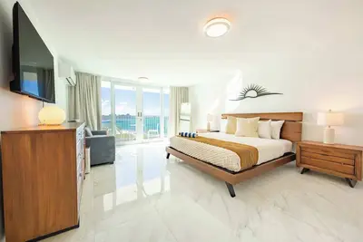 Lux Studio On Beach with Parking & Gym at Esj