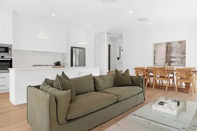 Image de The Whitehaus | Contemporary Calm, Modern Design