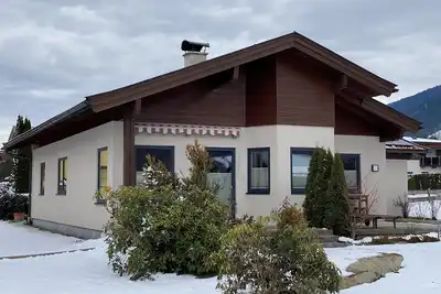 Image de Maison de luxe avec cheminée et grand jardin