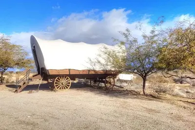 Image de Traditional Pioneer Wagon Caravan Rental for Five near Lake Havasu City