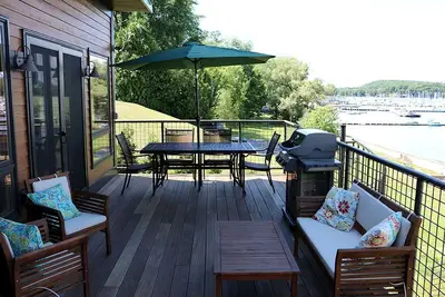 Image de Tranquil Lakeside Getaway with Views of the Green Mountains near Burlington, Vermont