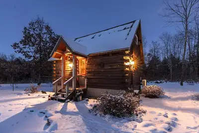 Image de Cozy Log Cabin with an Indoor Fireplace Located on 70 Forested Acres in Leicester, Vermont