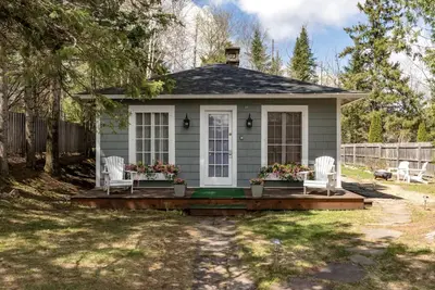 Image de Elegant Cottage Rental with a Fire Pit in Lake Placid, New York