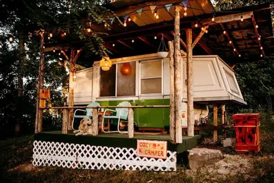 Image de Vintage Camper Rental Ideal for Glamping in Missouri, Mo