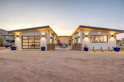 Image de Stunning Yucca Valley Rental with a Hot Tub for Glamping in California