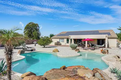 Image de Family-Friendly Goodyear Oasis: Hike, Golf, Play!